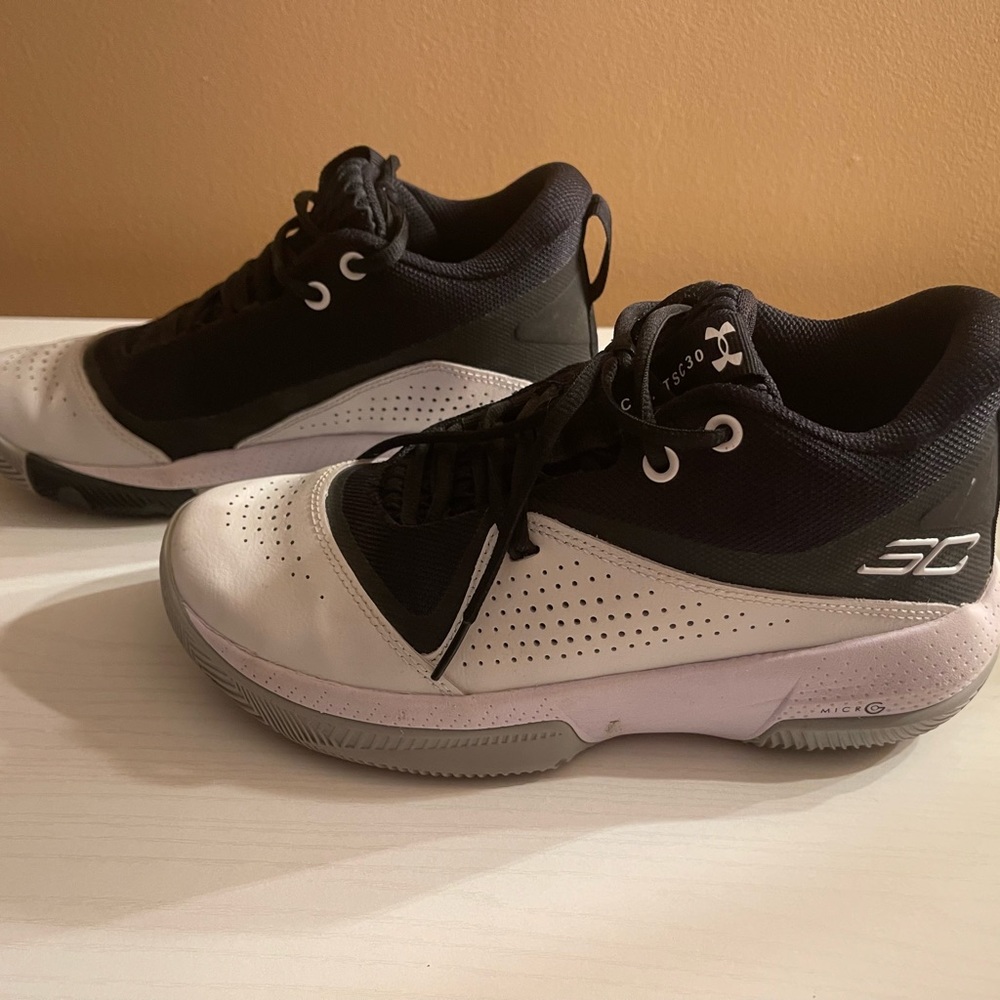 Under Armour SC 3ZERO IV Men's Athletic Shoes Sneaker Size 7.5 Black/White